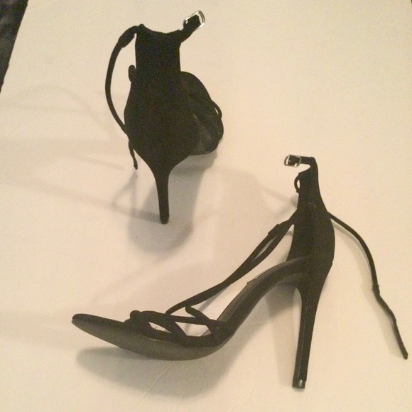 STEVE MADDEN SIGNATURE HEELS PRACTICALLY BRAND NEW - Picture 3 of 4